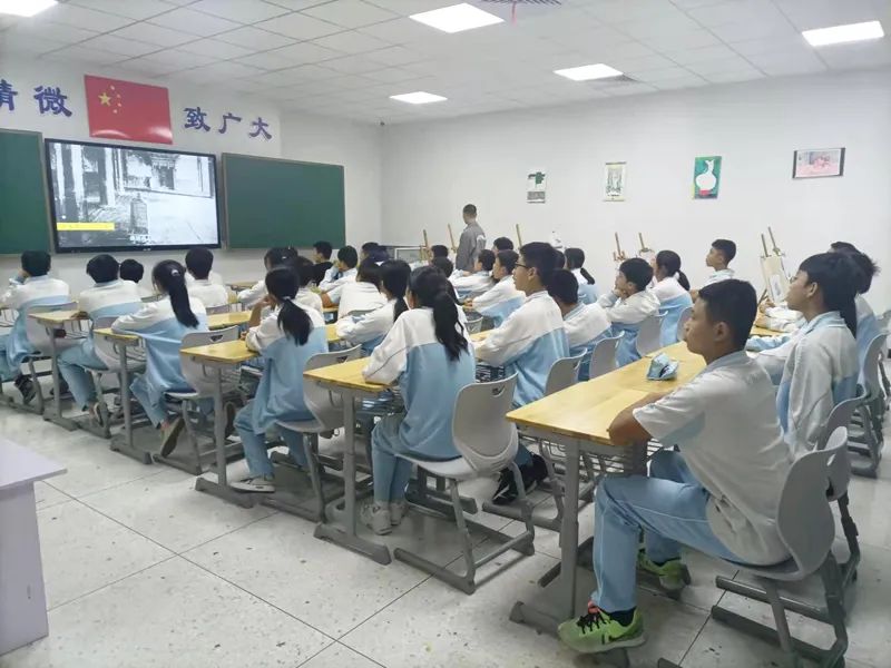 兩會(huì)期間，關(guān)切近視問題，青少年近視防控已經(jīng)迫在眉睫！